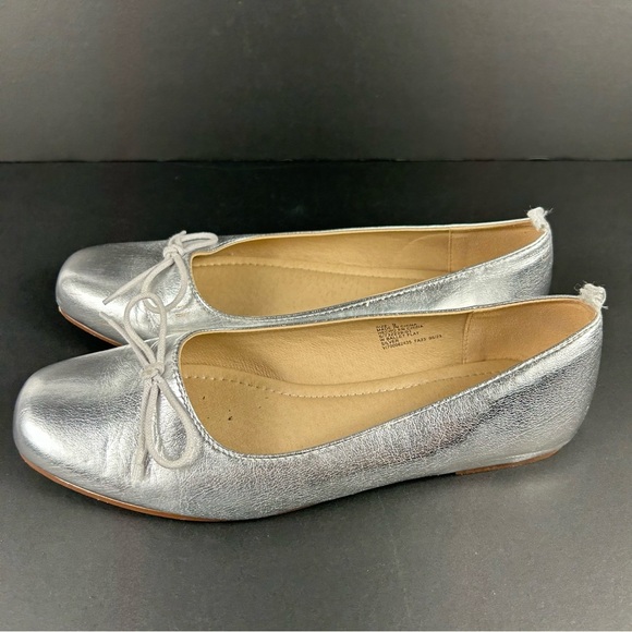 GAP Chic Silver Ballet Flats with Bow Detail Size 9 - Picture 7 of 8